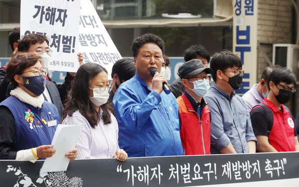 ▲ 발언하는 경비노동자 김인준씨.
