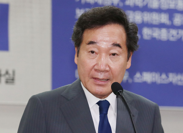▲ 토론회에서 축사하는 이낙연 위원장.