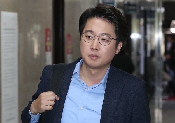 ▲ 최고위 참석하는 이준석 최고위원.