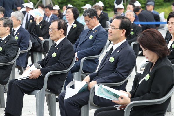 ▲ 민주화운동 기념식에 참석한 이해찬(왼쪽부터) 더불어민주당 대표와 주호영 미래통합당 원내대표, 심상정 정의당 대표.