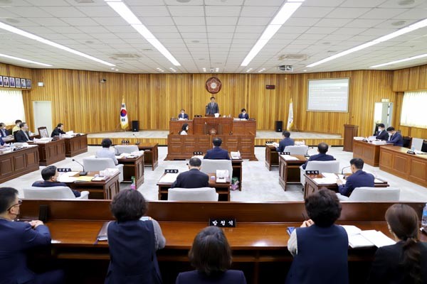 ▲ 제247회 영광군의회 임시회 폐회식 및 제2차 본회의.