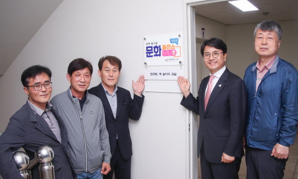 ▲ 문화충전소 방문한 이재현 서구청장.