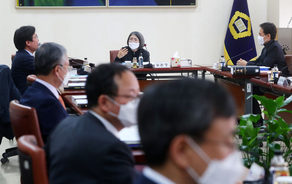 ▲ 발언하는 김영란 대법원 양형위원장.