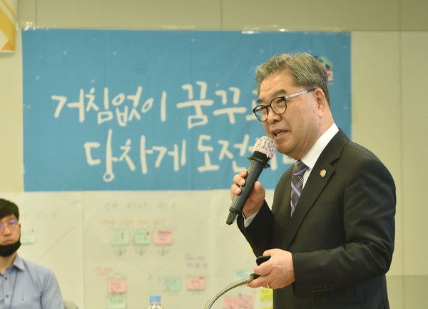 ▲ 워크숍에서 발언하는 이재정 경기도교육감.