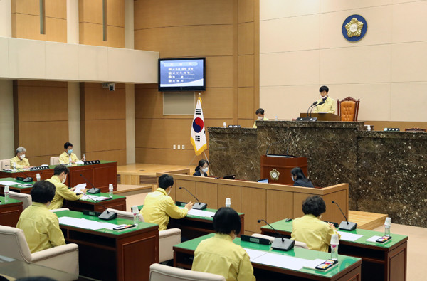 ▲ 이천시의회, 외국인을 포함하는 재난기본소득 지급 확대 조례안 개정.