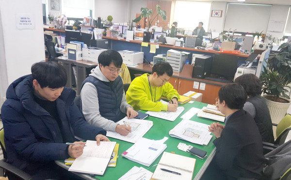 ▲ 젠더 자문단이 남촌도림동 설계자문을 진행하고 있다.