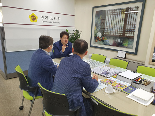 ▲ 부천상담소에서 관계자와 경기도 친환경 전기버스 보급 확대방안을 모색했다.