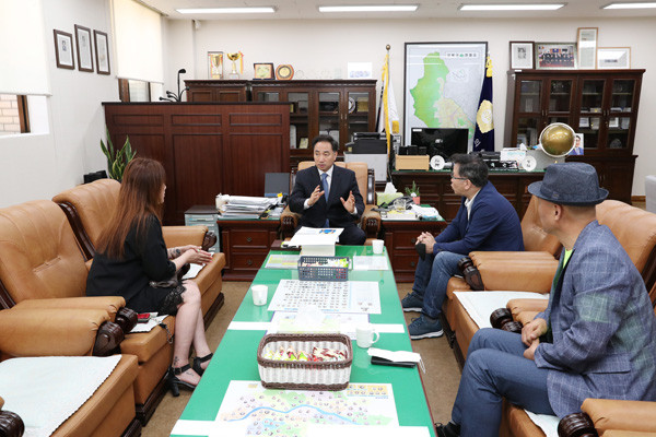 ▲ 강북구의회, 이백균 의장(사)e한우리 봉사회와 간담회.