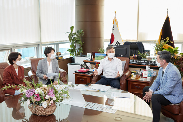 ▲ 용인시의회, 독립운동가 오희옥 지사 후손 면담.