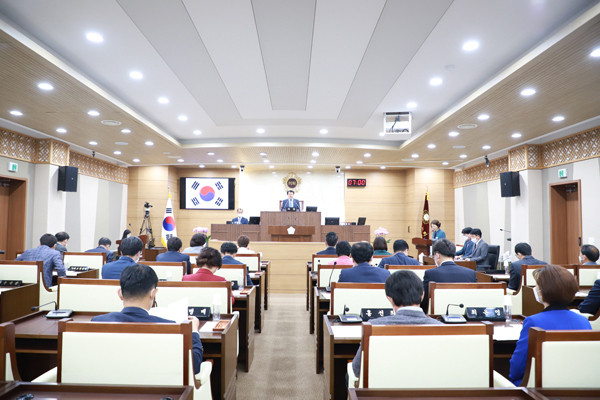 ▲ 제215회 제1차 정례회.