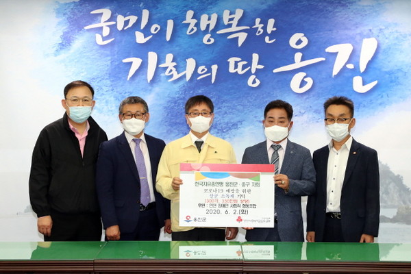 ▲ 한국자유총연맹 옹진군·중구 지회 살균소독제 기부 모습.