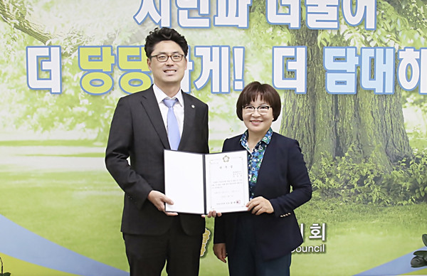 ▲ 안양시의회, 임성룡 변호사 법률고문 위촉.
