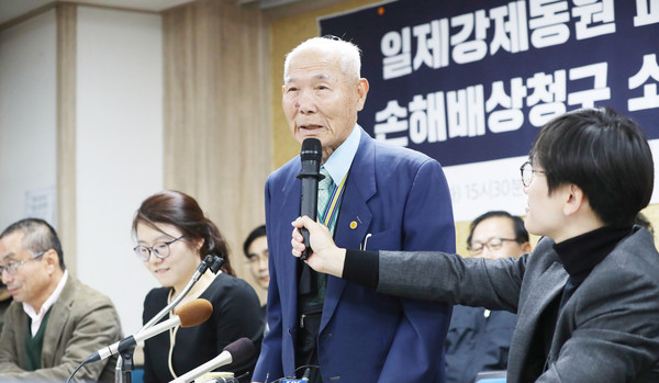 ▲ 승소 소감 말하는 강제징용 피해자 이춘식 씨.