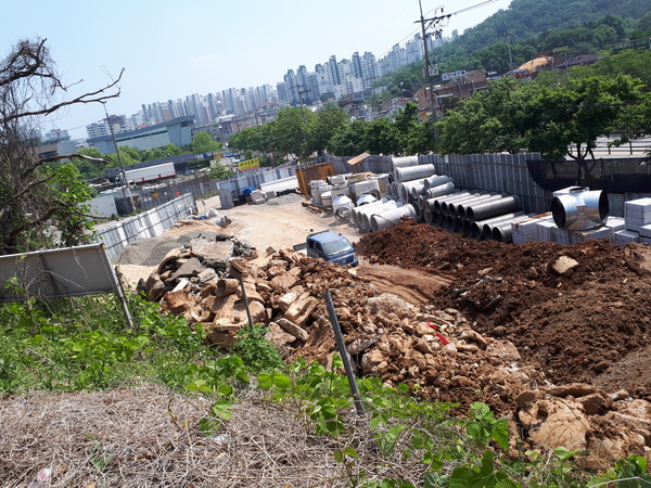 ▲ 방치된 구로구 하수관로 보관소.