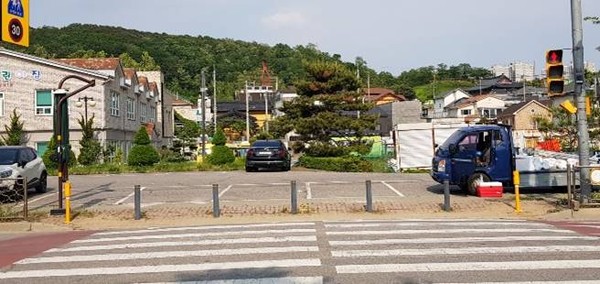 ▲ 보행신호 음성안내 보조장치 설치 모습.