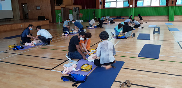 ▲ 벌교여자중학교 교직원 교육장면.