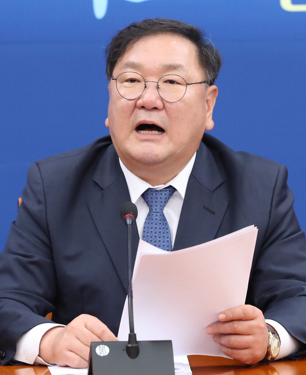 김태년 더불어민주당 원내대표가 11일 서울 여의도 국회에서 열린 정책조정회의에서 발언을 하고 있다. 2020.06.11.