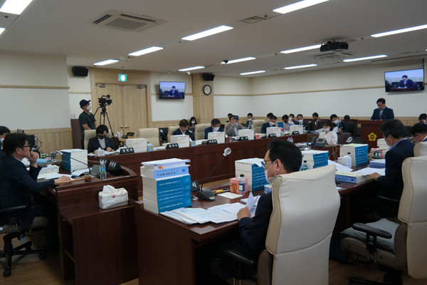 ▲ 경제노동위원회, 경제실 및 산하 공공기관에 대한 업무보고 받아.