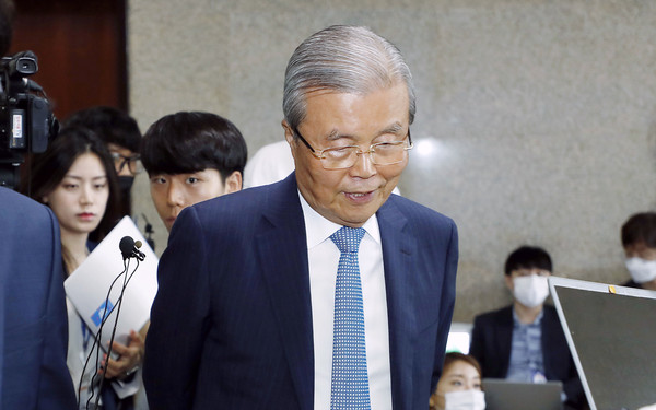 ▲ 비대위 회의 마친 김종인 위원장.