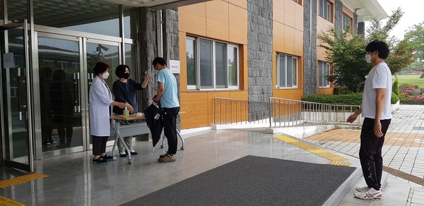 ▲ 감염병 대응 인성예절교육 모의훈련.