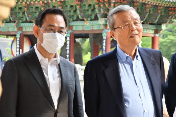 ▲ 이야기 나누는 김종인 위원장(오른쪽)과 주호영 원내대표.