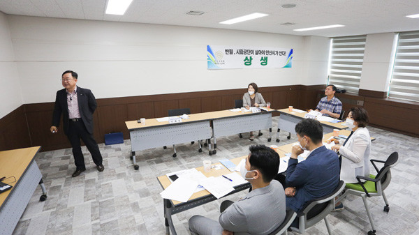 ▲ 안산시 중소기업 활성화 방안 수립 연구용역 관련 간담회.