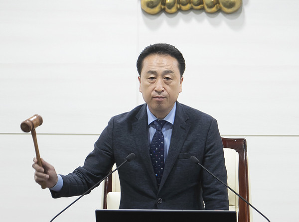 ▲ 김홍성 의장.