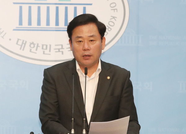 ▲ 발언하는 송갑석 더불어민주당 대변인.