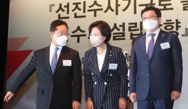▲ 공수처 공청회 참석한 추미애 장관.