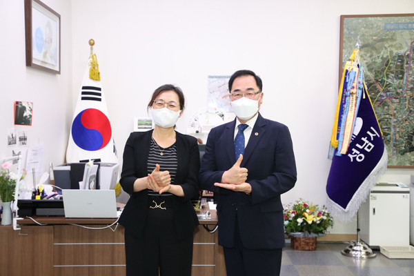 ▲ 성남시의회 윤창근 의장, 은수미 성남시장과 협치방안 논의.