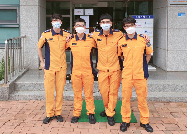 ▲ 기념사진 찍는 소방기술경연대회1위 선수단(소방장 이주만, 소방사박준용, 소방사 안정현, 소방사 최성철).