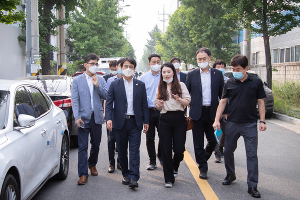 ▲ 주안국가산업단지 방문한 이재현 서구청장.