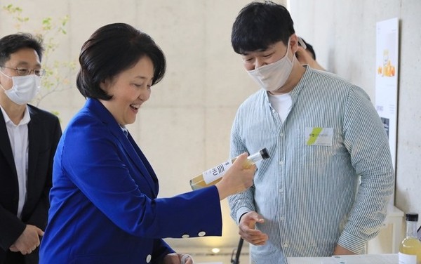 ▲ 지난달 로컬크리에이터 출범식에 참석한 박영선 중기부 장관.