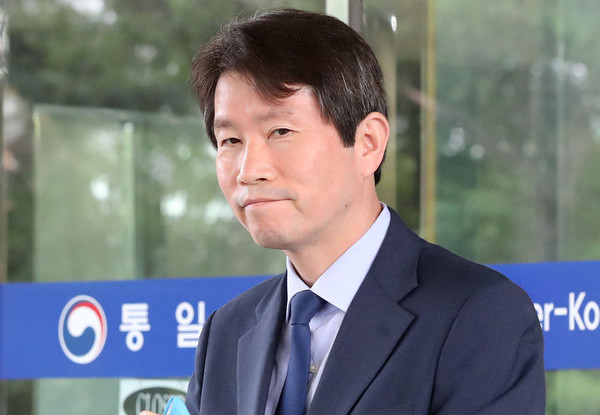 ▲ 청문회 준비 사무실로 출근하는 이인영 통일부 장관 후보자.