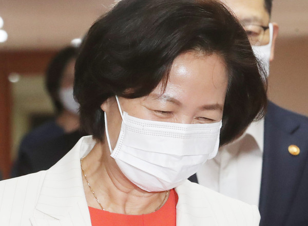▲ 국무회의 참석하는 추미애 장관.