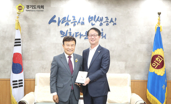 ▲ 채신덕 부위원장 역사정의실천 정치인으로 선정.