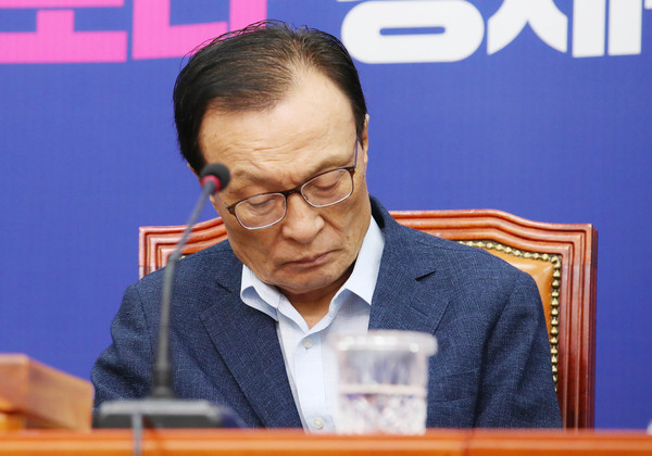 ▲ 생각에 잠긴 이해찬 대표.