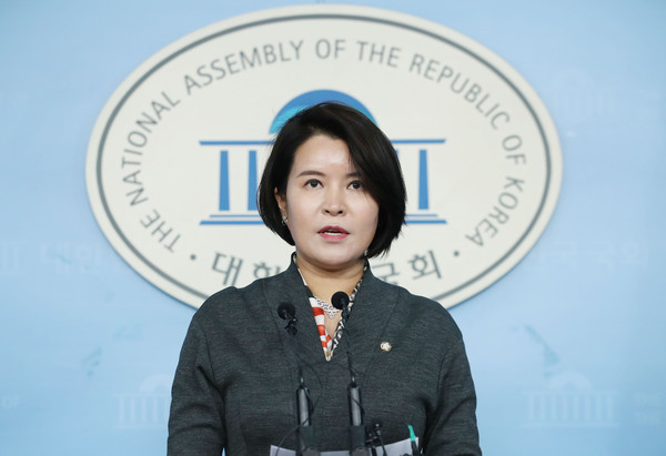 ▲ 브리핑하는 허윤정 대변인.