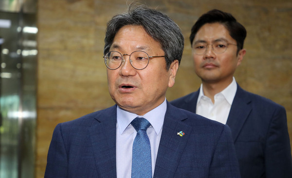▲ 국회 나서는 강기정 청와대 정무수석.