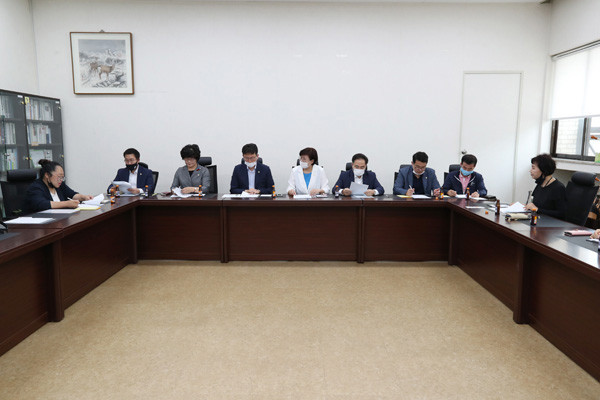 ▲ 강북구의회 복지건설위원회, 강북구 민간어린이집 연합회와 간담회.