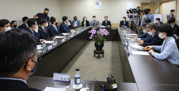 ▲ 공수처 추진단 찾은 국회 법사위원들.