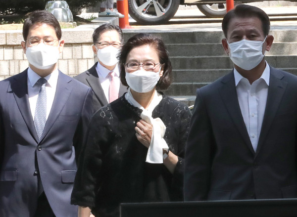 ▲ 법원 출석하는 이명희 전 이사장.