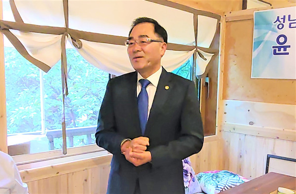 ▲ 윤창근 의장.