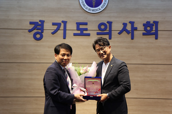 ▲ 추민규 의원, 경기도의사회 공로패 수상.