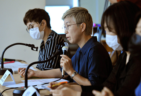 ▲ 입장 밝히는 법무법인 온-세상 대표 김재련 변호사.