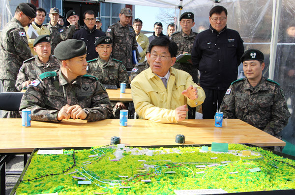 ▲ 강인규 나주시장, 제31사단장과 519방공포대 방문(금성산 지뢰제거 관,군 협력논의).