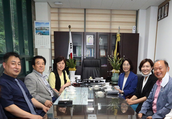 ▲ 안양시의회 의장단, 대한노인회 안양시 지회 방문.