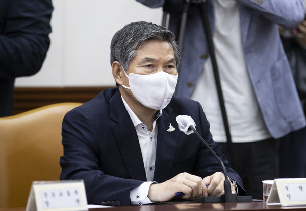 ▲ 생각에 잠긴 정경두 국방부 장관.