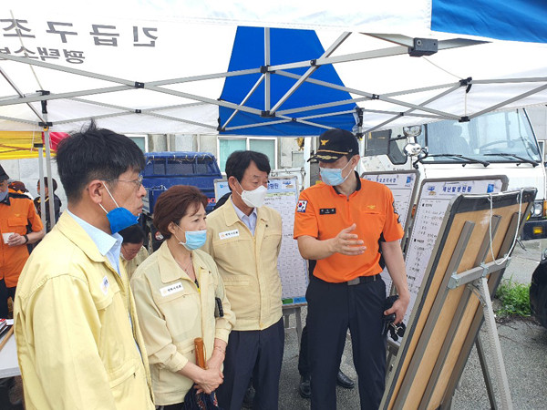 평택시의회, 안성천변 사고 현장 방문