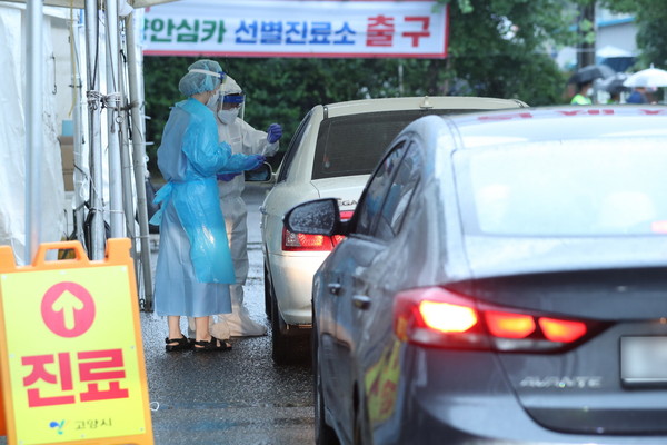 ▲ 고양시 내 안심카 선별진료소.